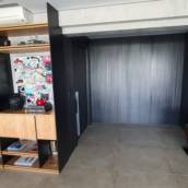 Estante com Laterais Metálicas e Galeria de Entrada - Estilo e Organização na sua Recepção - Guarulhos