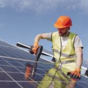 Sistemas Híbridos de Energia Solar - Eficiência Energética e Resiliência em Santa Luzia