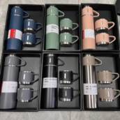 Kit Garrafa com Xícaras da Stanley - Praticidade e Qualidade em Cada Detalhe