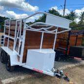 Reboque Cavalo
Reboque para transportar dois cavalos
Com sistema de freio a disco
Piso emborrachado
Maleiro
Todo em madeira Pau d'Arco
Tudo bem LED
Toda matéria prima é nova
Também fazemos divisórias