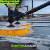 Transforme a Manutenção de Sistemas Fotovoltaicos com a Escova Giratória de Limpeza
