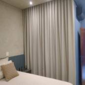 Cortina em Tecido Voil trabalho feito com forro de Tergal e blackout ao fundo, no trilho suisso e na fita wave dentro do cortineiro!