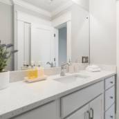 Balcão de Banheiro com Duas Portas e 3 Gavetas - Organização e Praticidade em Pelotas/RS