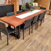 Conjunto de Mesa de Jantar - Elegância e Sustentabilidade no Riviera de Santa Cristina XIII, SP