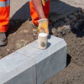 Guias de Concreto Resistentes e Funcionais – Blocos Troia em Ninho Verde II Eco Residence