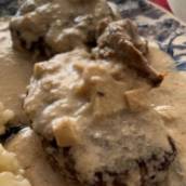 Medalhão de filé com creme de palmito
