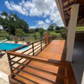 Deck Espaçoso e Versátil para Eventos ao Ar Livre em Leopoldina, MG
