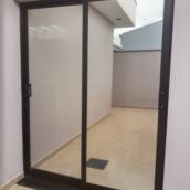 Porta 2 Folhas com Vidro – Funcionalidade e Elegância para seu Projeto em Ninho Verde I Eco Residence, SP