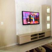 Móvel para Sala de TV – Sofisticação e Funcionalidade em Riviera de Santa Cristina III, SP