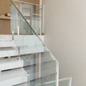 Guarda Corpo em Alumínio e Vidro – Segurança com Estilo em Assis, SP