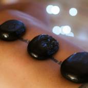 Massagem com Pedras Quentes