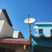 Antena Banda Ku StarOne C2 70w instalada para um ponto com receptor Century MidiaBox B7 no bairro Vila Assunção em Santo André em 16/05/2025