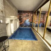 Suíte Temática Dubai – Luxo Extremo e Experiência Sensorial em Cacoal