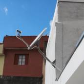Antena Parabólica banda Ku StarOne C2 70w instalada para três pontos com receptores Century MidiaBox B7 no bairro Jardim Guarará em Santo André em 04/07/2025