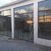 Fechamento de porta de correr Antes / depois: funcionalidade e elegância em Barbacena