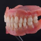 Próteses Dentárias de Alta Qualidade em Praia Grande – Conforto e Sorriso Renovado