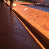 Lajotas cerâmicas rústicas ou acetinada, para calçada ou parede.