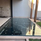 Durabilidade e Estilo com Piso de Vidro – São Manuel