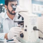 Exame de Fezes em Santarém/PA – Diagnóstico Confiável no Laboratório Primavera