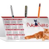 CALENDÁRIO DE MESA PORTA CANETAS HORIZONTAL COUCHÊ 250G