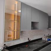 MDF Cinza Supremo 15mm.
Porta de vidro  Reflecta ,fita de Led