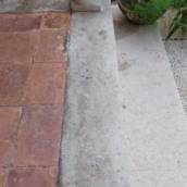 Lavagem de Degraus em Granito Amarelo Icaraí – Antes e Depois