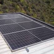 Sistema Híbrido em São Francisco Xavier/ SP - Geração de 400Kwh/mês+ bateria de 100ah/48V/5Kwh - Backup de 4hs (Tv, Geladeira, Iluminação, Wi-fi) 