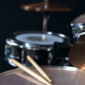 Aulas de Percussão em Carapicuíba, SP | Ritmo e Técnica