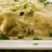 Lasanha recheada de brocolis com mussarela ao molho branco 1kg