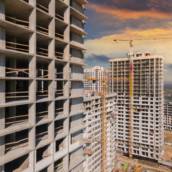 Construções residenciais e comerciais no Rio de Janeiro