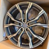 Roda liga leve Aro 20 BMW M5 2025