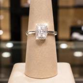 Anel Prata com Pedra Moissanite em Avaré