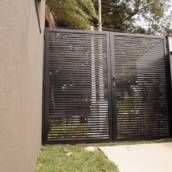 Portas e Portões de LAMBRIL  RIPADO VAZADO em Riviera de Santa Cristina XIII, SP