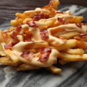 Porção de Batata Frita com Bacon e Mussarela 