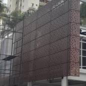 Fachada Vazada com Chapa Metálica e ACM Vazado em São José dos Campos