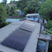 Sistema solar com 8 módulos e potência de 4,97 kWp