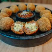 Croqueta de Cupim Desfiado com Queijo