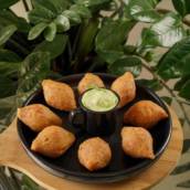 Bolinho de Arroz com Provolone e Requeijão Cremoso 