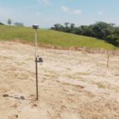 Demarcação de platô com corte e aterro no Município de Paranapanema