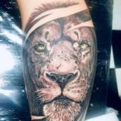 TATUAGEM REALISMO PRETO E CINZA
