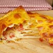Pastel de peito de peru defumado com cheddar
