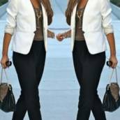 Blazer Off-White de Bengaline c/ Elastano (Semelhante a esse Disponível dos Tamanho: 44 ao 50). Calça de Bengaline com Elastano (Semelhante a essa Disponível no Tamanho: 48/50).