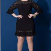 Vestido de Poliéster c/ Elastano Bordado c/ Renda Disponível no Tamanho 44/46). 