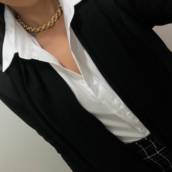 Blazer De Bengaline com Elastano Preto (Semelhante ao da Foto, Disponível no Tamanho: 50). Camisa de Viscose Branca (Semelhante a da Foto Disponível no Tamanho: 46).