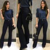 Calça Flare Escura (Semelhante Disponível no Tamanho: 44)