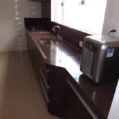COZINHA EM GRANITO MARROM ABSOLUTO
