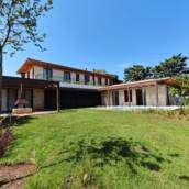 A QG Empreendimentos executa obras completas para residências, empresas, comércios e condomínios. Assumimos todas as etapas da construção ou reforma, incluindo fundação, alvenaria, elétrica, hidráulica, drywall, gesso, revestimentos, pintura, impermeabilização e acabamentos. Com mais de 19 anos de experiência, entregamos soluções com qualidade, segurança, organização e acompanhamento técnico do início ao fim da obra. Essa costuma ser a descrição mais forte para atrair clientes que procuram uma empresa capaz de executar todo o projeto.