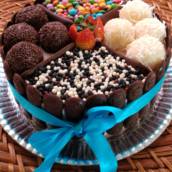 Bolo de Chocolate com Guloseimas