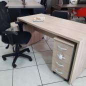 Mesa e Gaveteiro