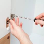 Pequenos Reparos em Móveis